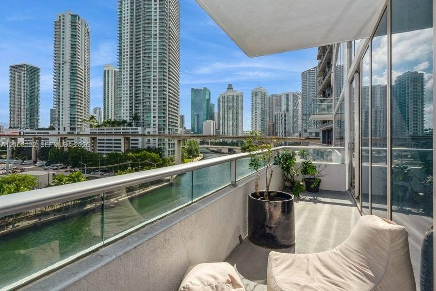 185 SW 7th Street, #703, Miami, FL 33130 Photo 1