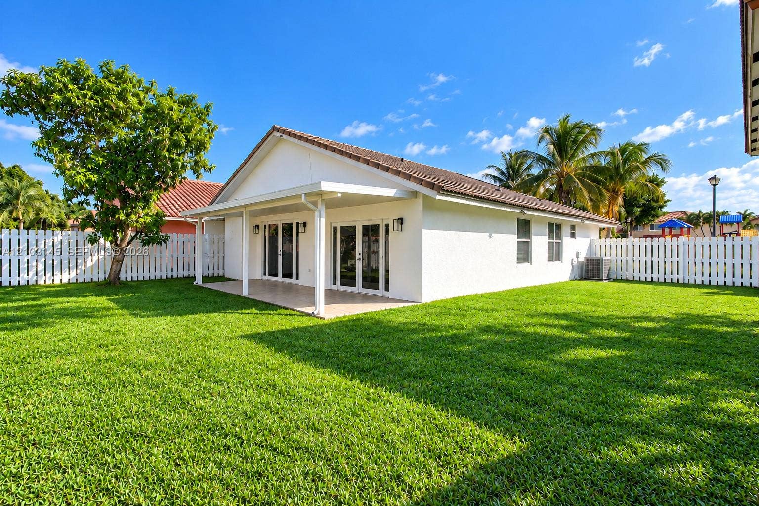 11611 SW 10th Court, Pembroke Pines, FL 33025 Photo 2