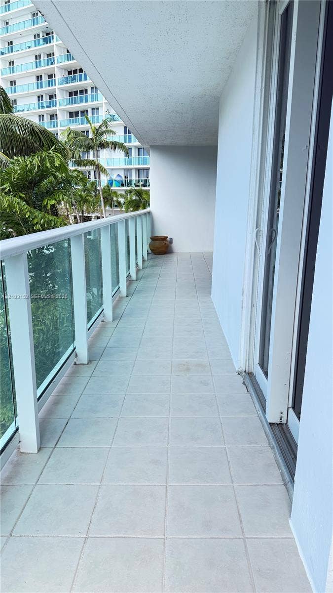 100 Bayview Drive, #217, Sunny Isles Beach, Sunny Isles Beach, FL 33160 Photo 8