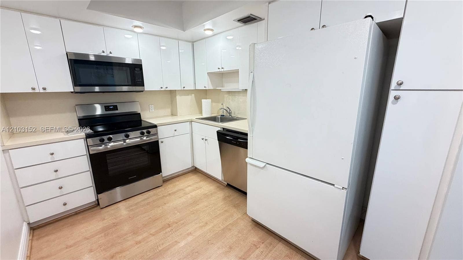 100 Bayview Drive, #217, Sunny Isles Beach, Sunny Isles Beach, FL 33160 Photo 22