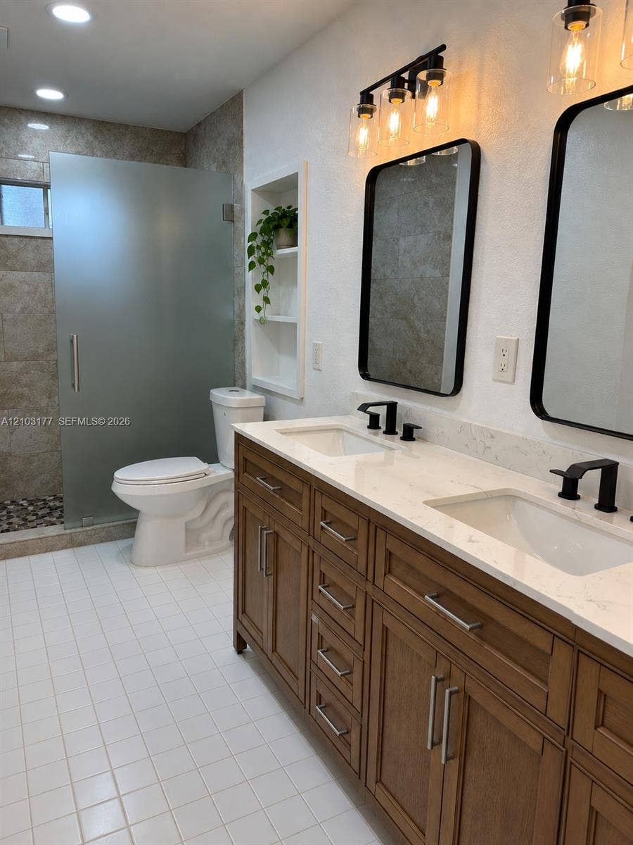 621 S 24th Avenue, Hollywood, FL 33020 Master Bathroom