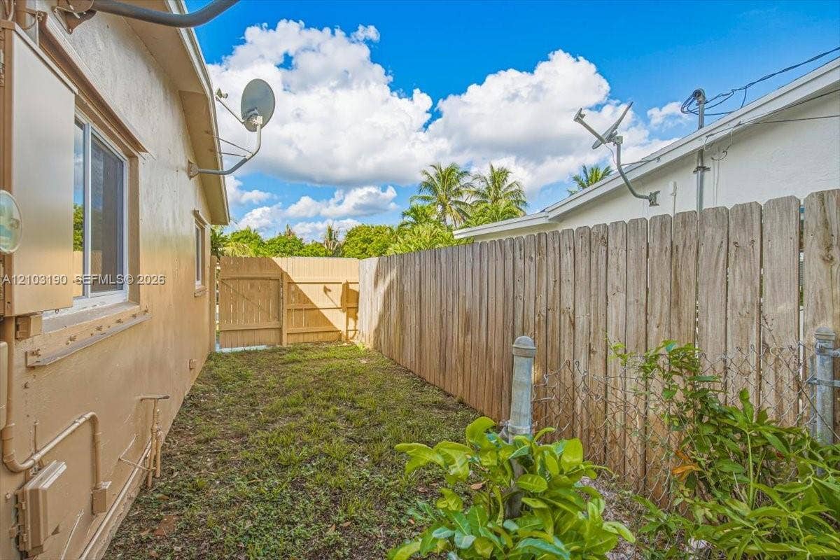 3932 NW 39th Avenue, Lauderdale Lakes, FL 33309 Photo 30