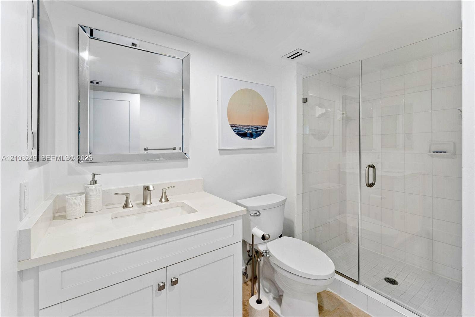 2nd bath with seamless shower