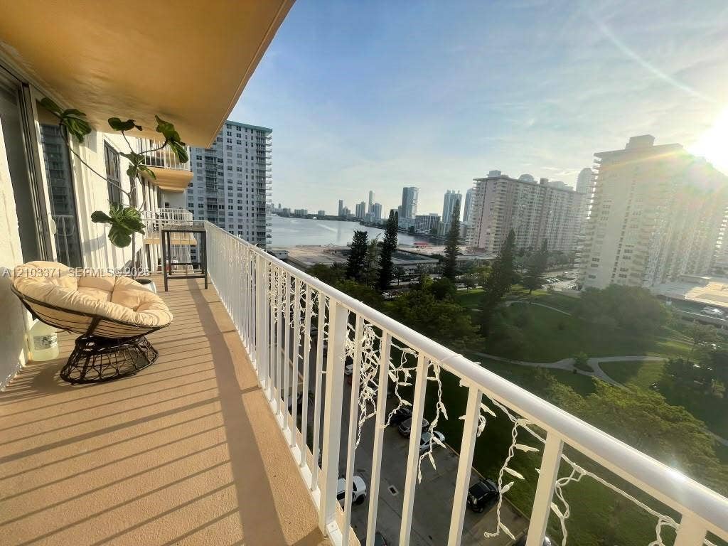 290 174th Street, #1118, Sunny Isles Beach, Sunny Isles Beach, FL 33160 Photo 2