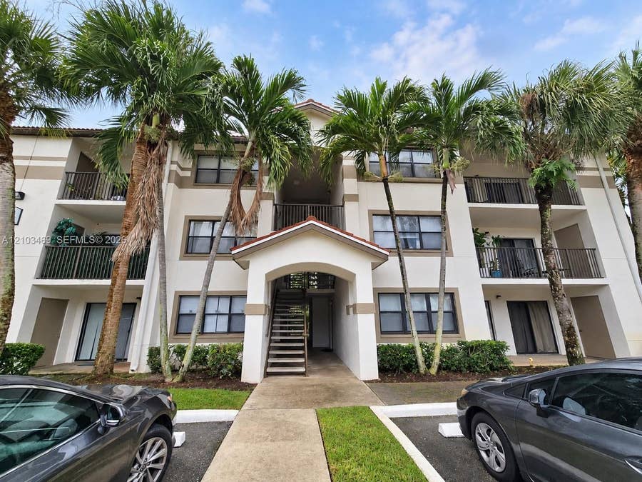 Property photo for 620 S Park Road, #25-2, Hollywood, FL