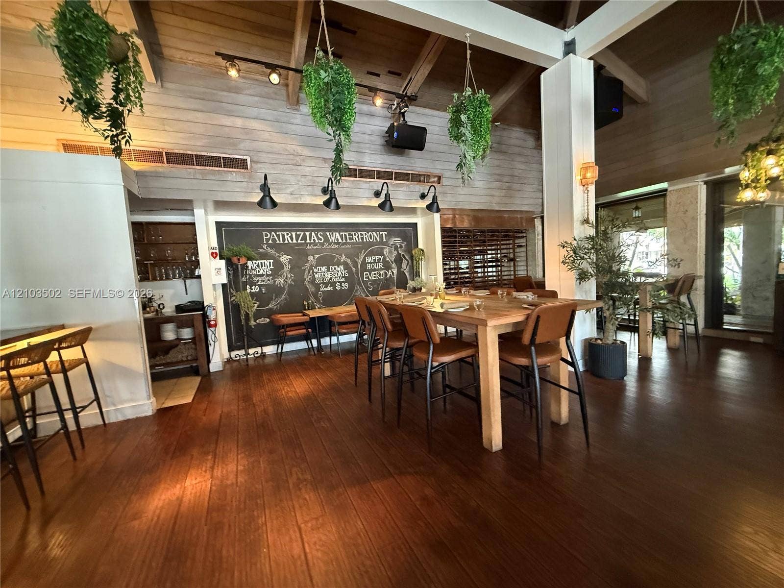 1980 S Ocean Drive, #19A, Hallandale Beach, FL 33009 Onsite Indoor/Outdoor Dining