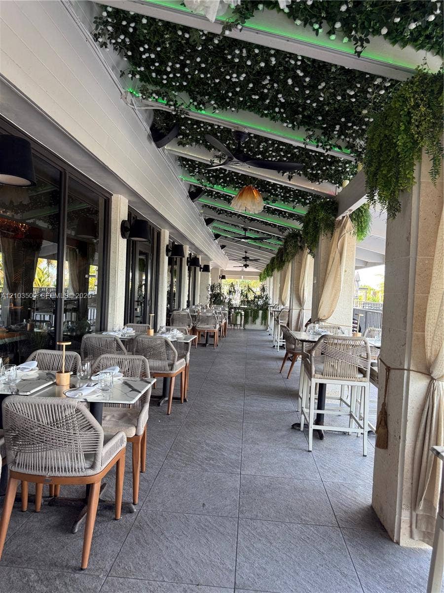 1980 S Ocean Drive, #19A, Hallandale Beach, FL 33009 Onsite Indoor/Outdoor Dining