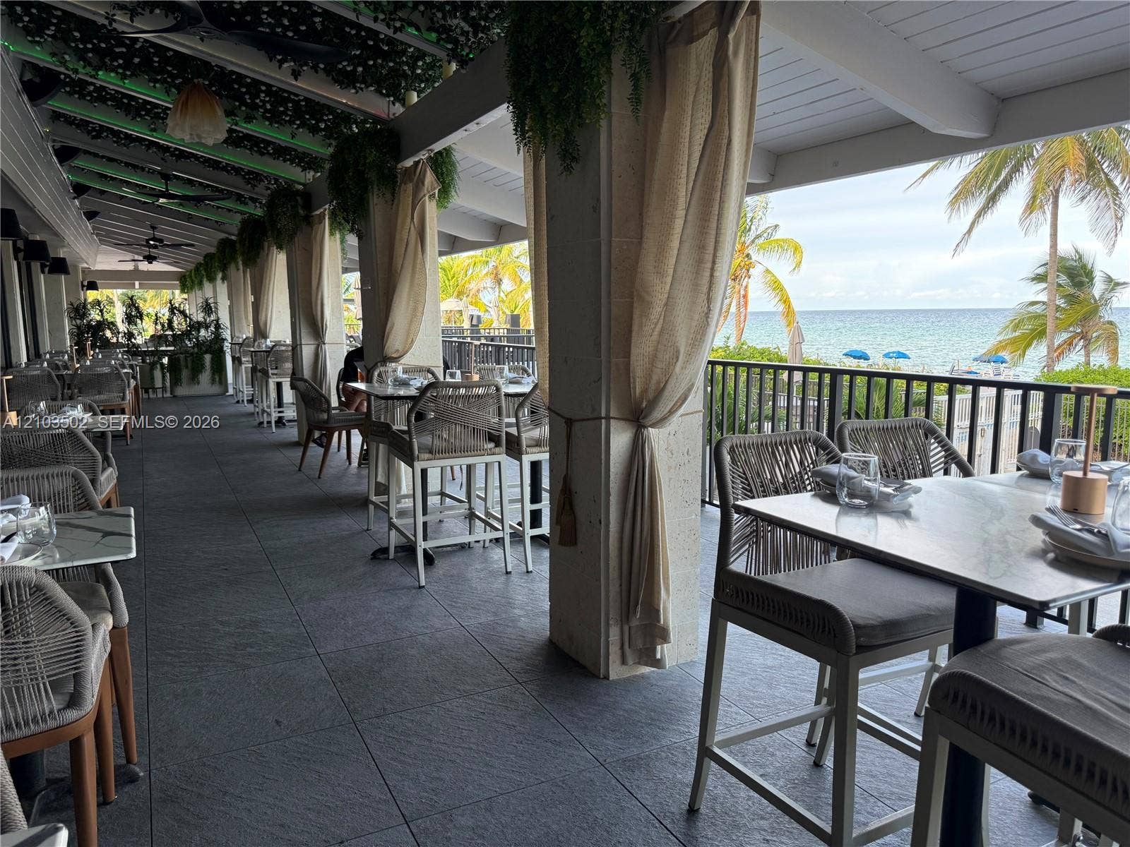 1980 S Ocean Drive, #19A, Hallandale Beach, FL 33009 Onsite Indoor/Outdoor Dining