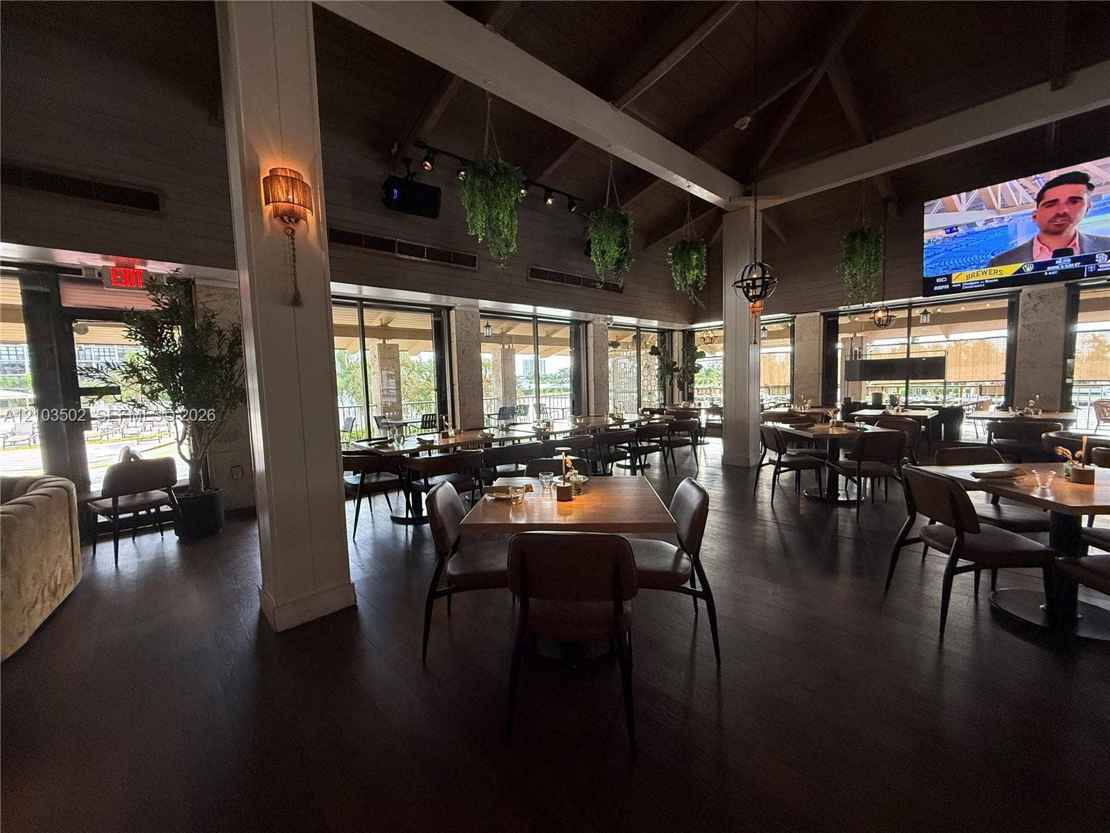 1980 S Ocean Drive, #19A, Hallandale Beach, FL 33009 Onsite Indoor/Outdoor Dining
