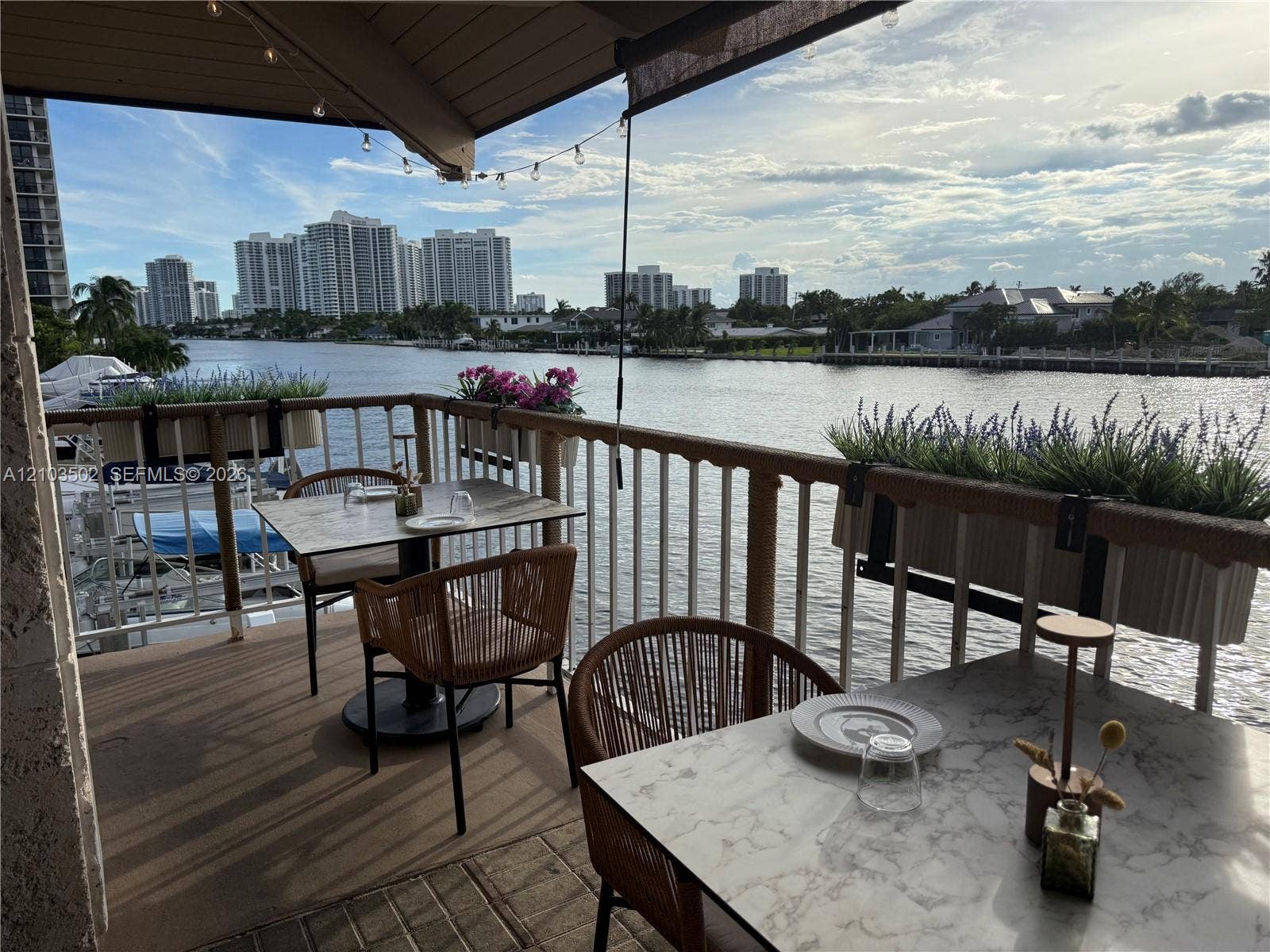 1980 S Ocean Drive, #19A, Hallandale Beach, FL 33009 Onsite Indoor/Outdoor Dining