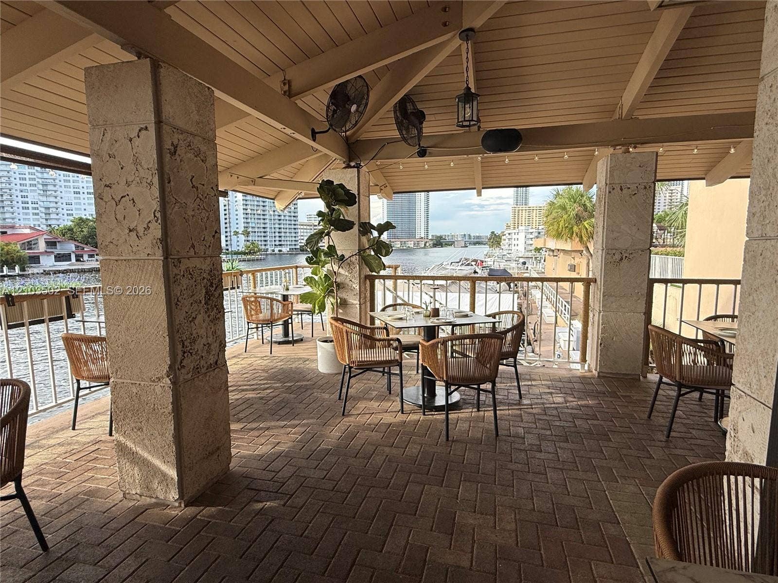 1980 S Ocean Drive, #19A, Hallandale Beach, FL 33009 Onsite Indoor/Outdoor Dining