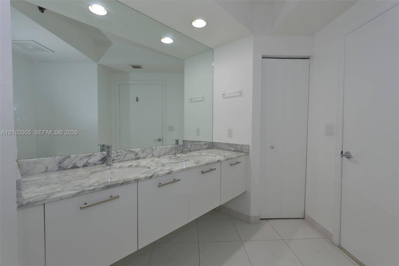 500 Brickell Avenue, #1607, Miami, Miami, FL 33131 Photo 24