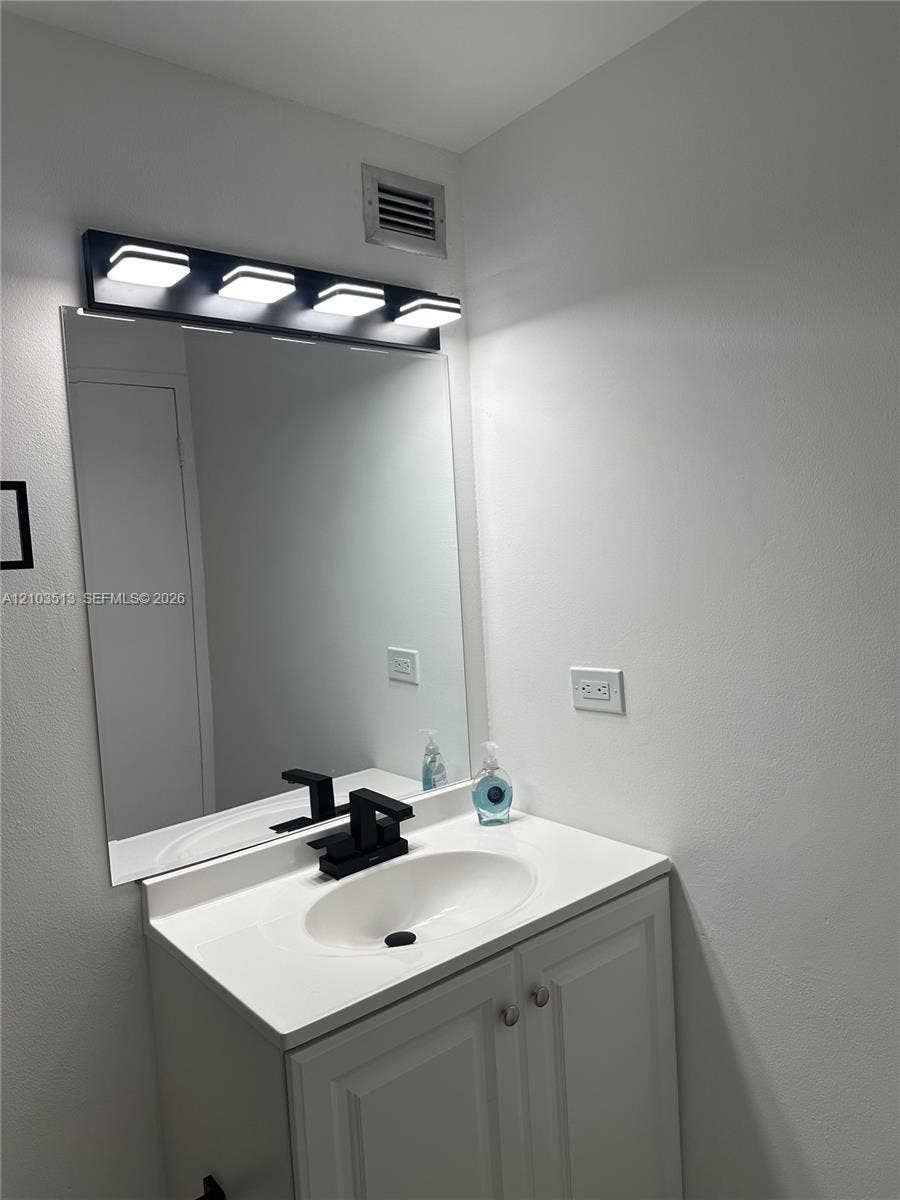 801 Brickell Bay Drive, #1463, Miami, FL 33131 Photo 12