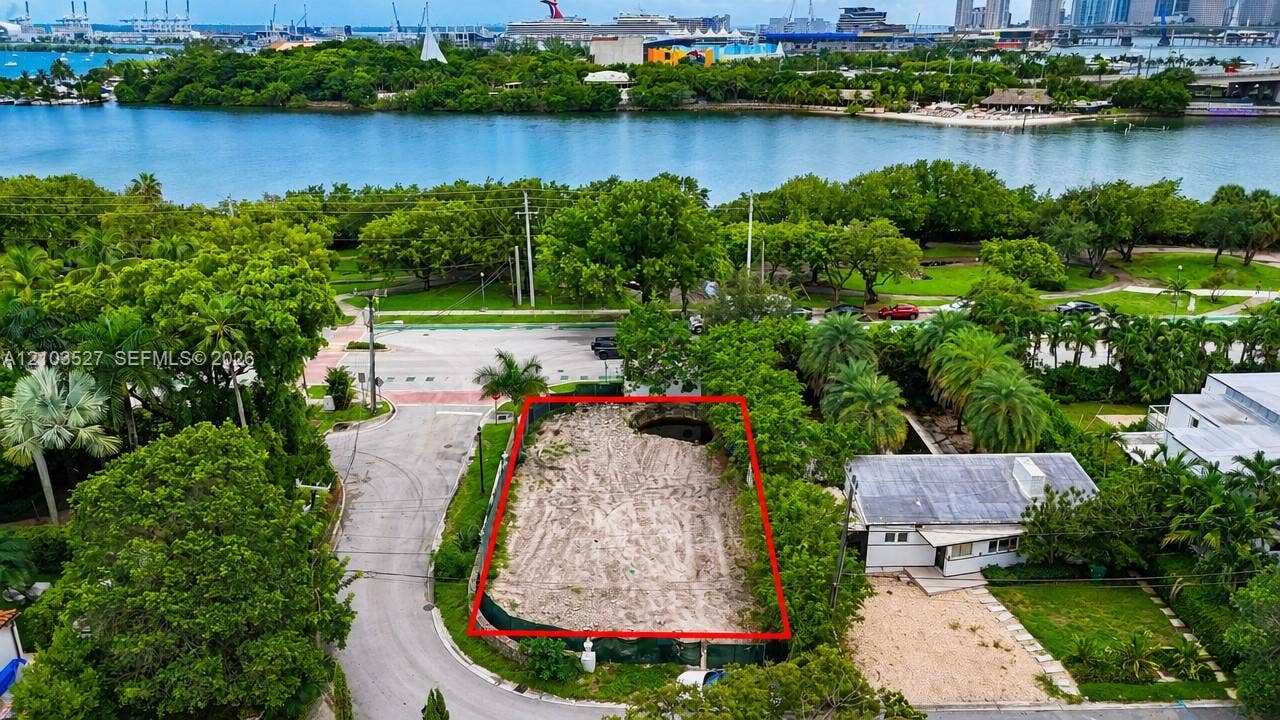 920 N Venetian Drive, Miami, FL 33139 Photo 6