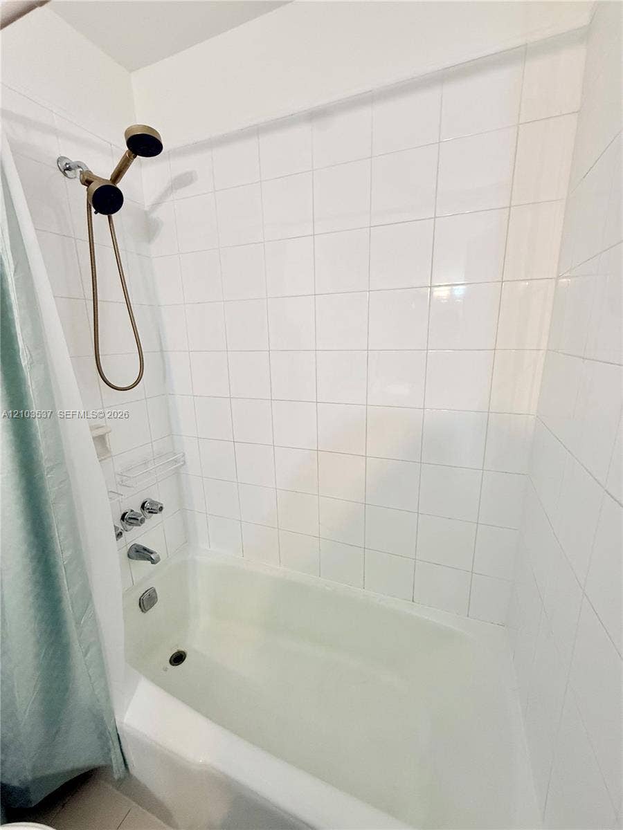18111 NW 68th Avenue, #G206, Hialeah, FL 33015 Photo 9