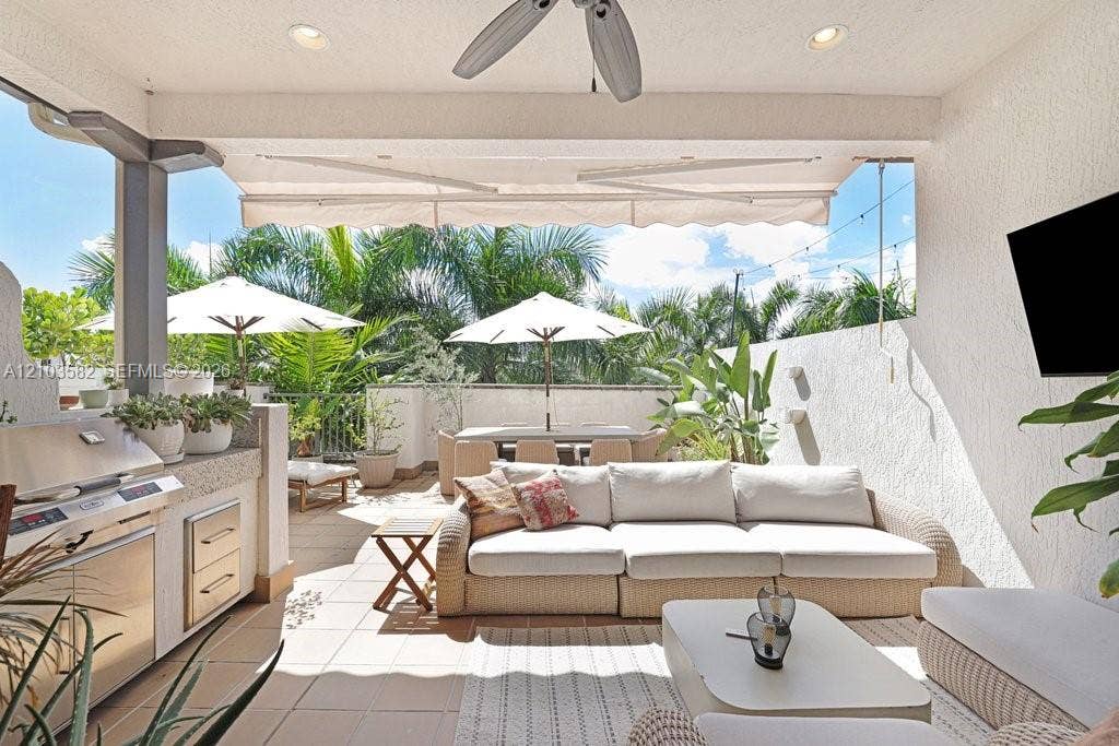 Doral, FL 33166 ROOF TOP TERRACE