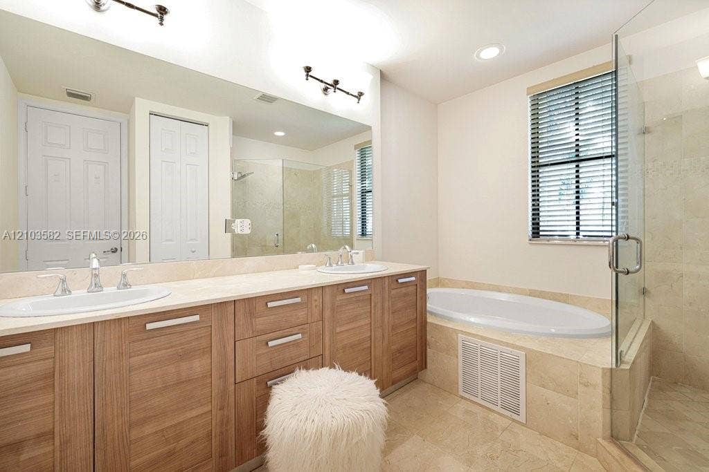 Doral, FL 33166 MASTER BEDROOM