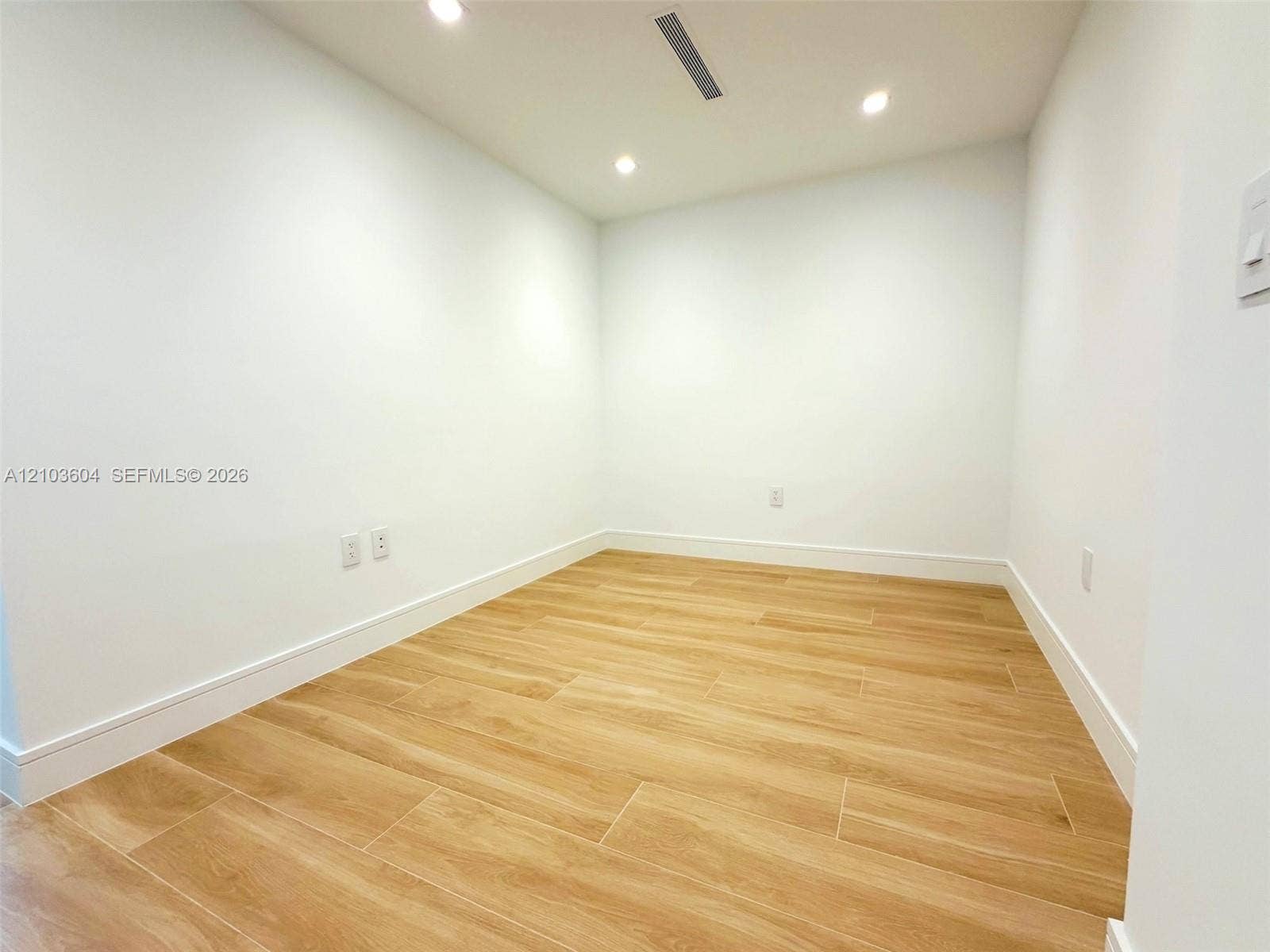 2411 Laguna Circle, #2504, North Miami, North Miami, FL 33181 Photo 9