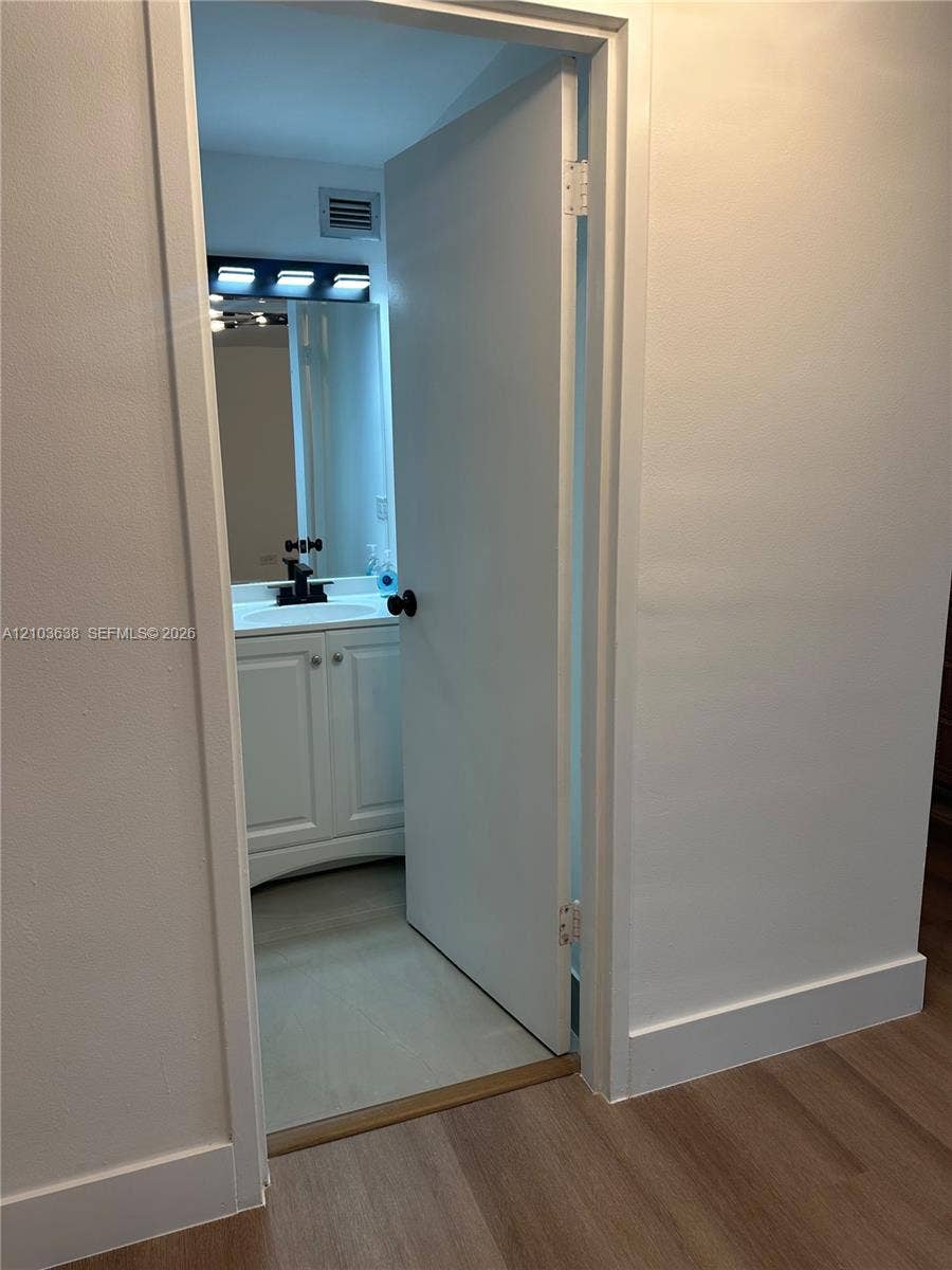 801 Brickell Bay Drive, #1463, Miami, Miami, FL 33131 Photo 10