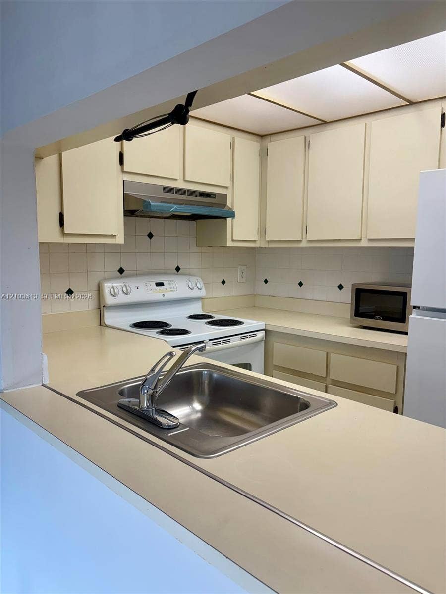 10023 Winding Lake Road, #202, Sunrise, Sunrise, FL 33351 Photo 3