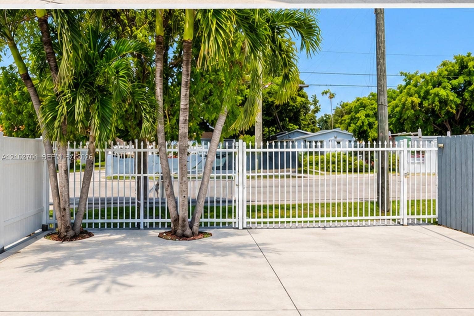 3040 NW 27th Street, #3040, Miami, Miami, FL 33142 Photo 2