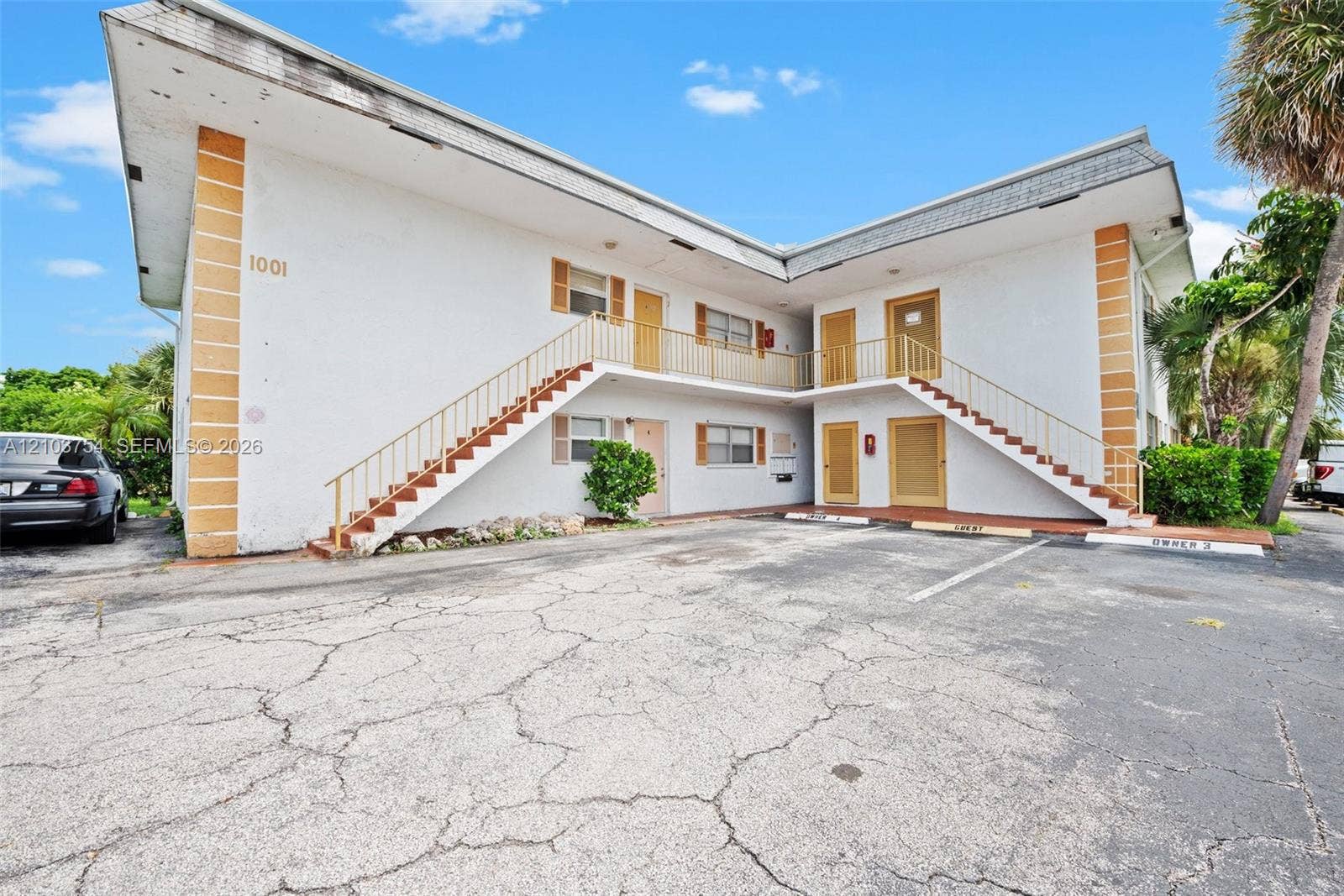 Crystal 3 is a boutique building with only 8 units