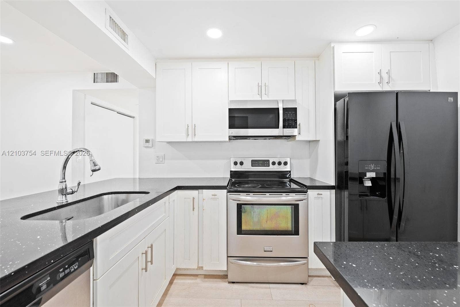 Full open kitchen concept
