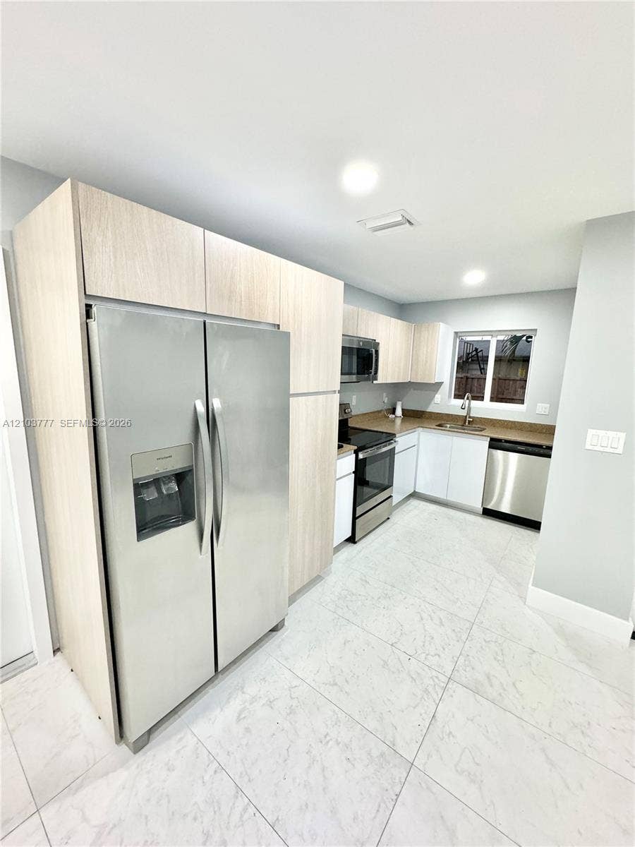 930 NW 2nd Street, Fort Lauderdale, Fort Lauderdale, FL 33311 Photo 6