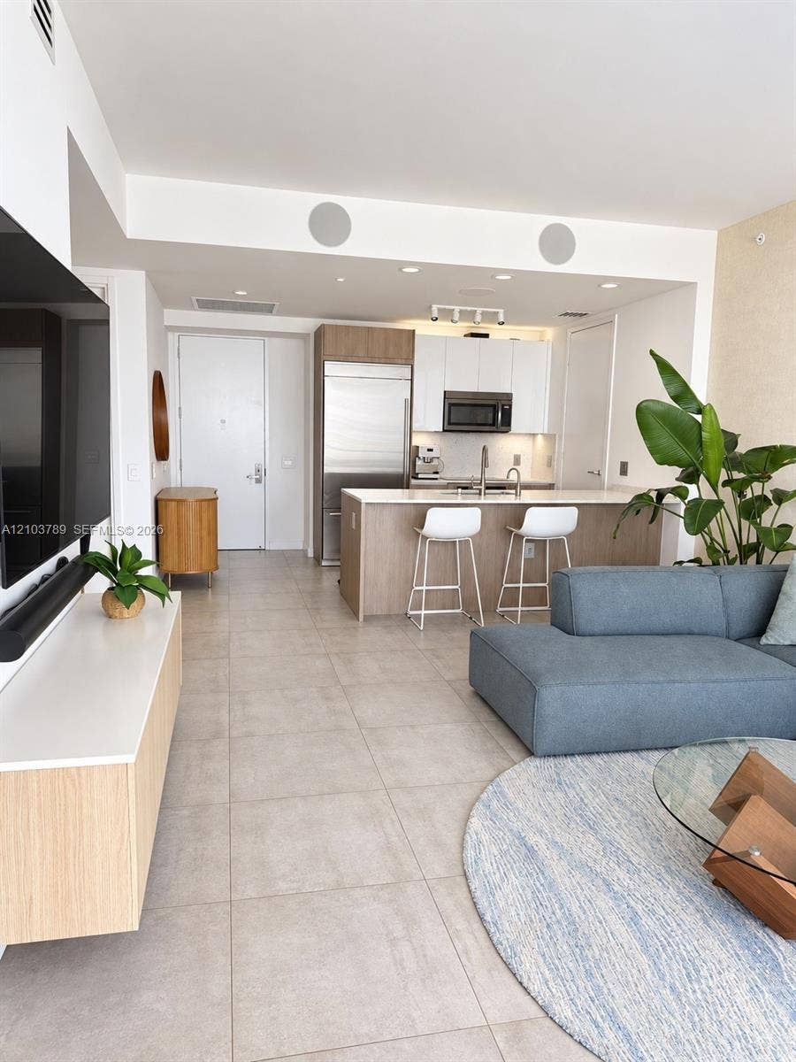 1300 Brickell Bay Drive, #3805, Miami, Miami, FL 33131 Photo 4