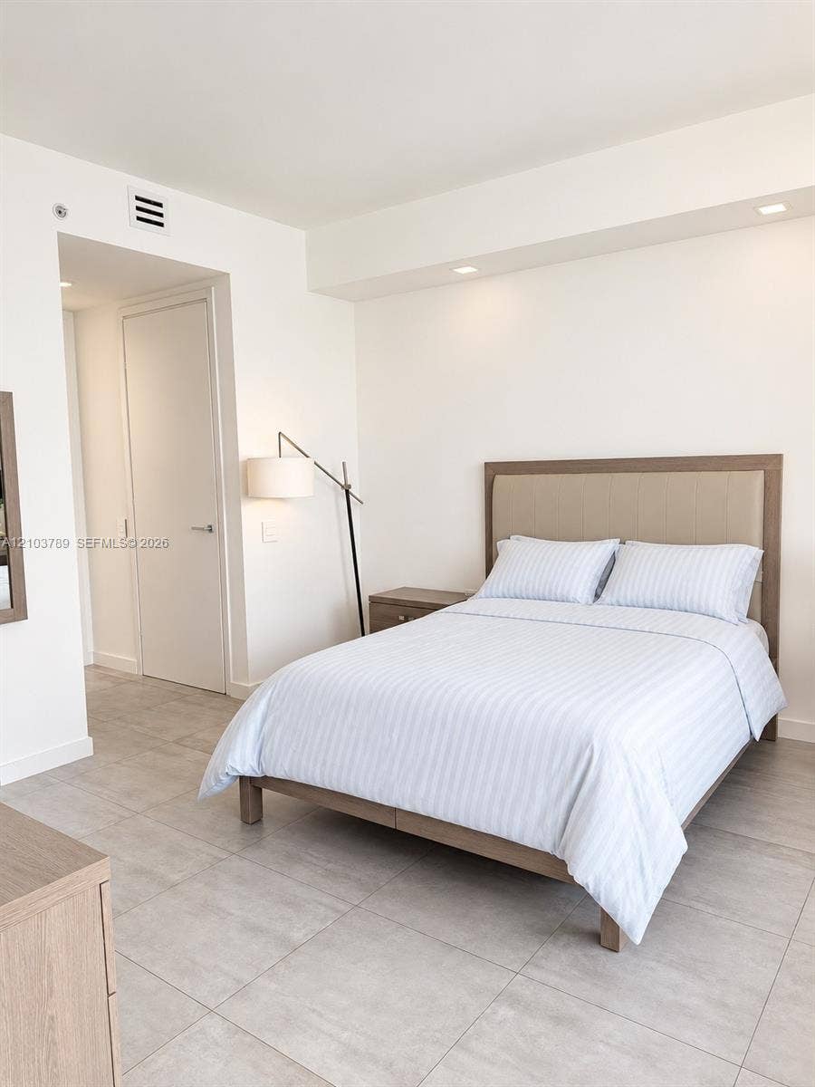 1300 Brickell Bay Drive, #3805, Miami, Miami, FL 33131 Photo 22