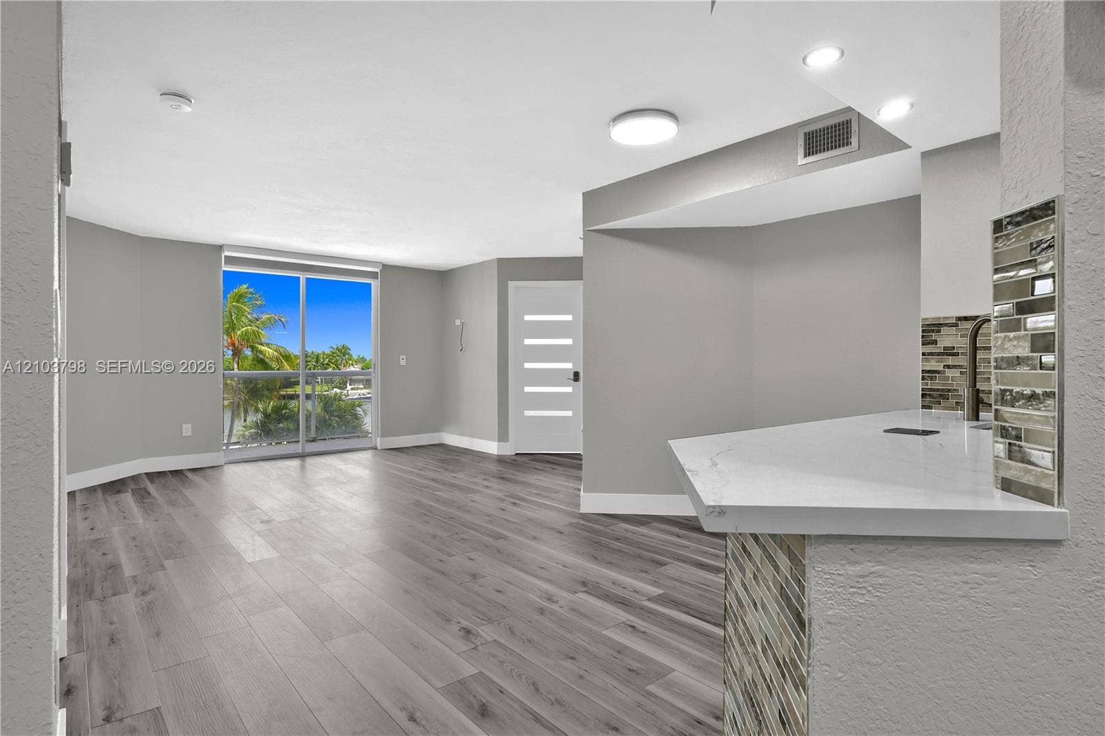 5880 Collins Avenue, #403, Miami Beach, FL 33140 Photo 2