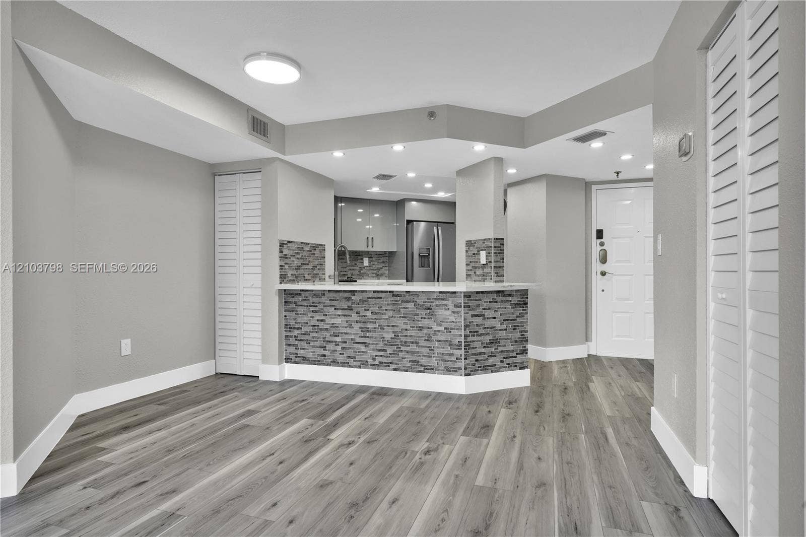5880 Collins Avenue, #403, Miami Beach, FL 33140 Photo 8