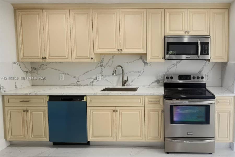 Property photo for Oakland Park, FL