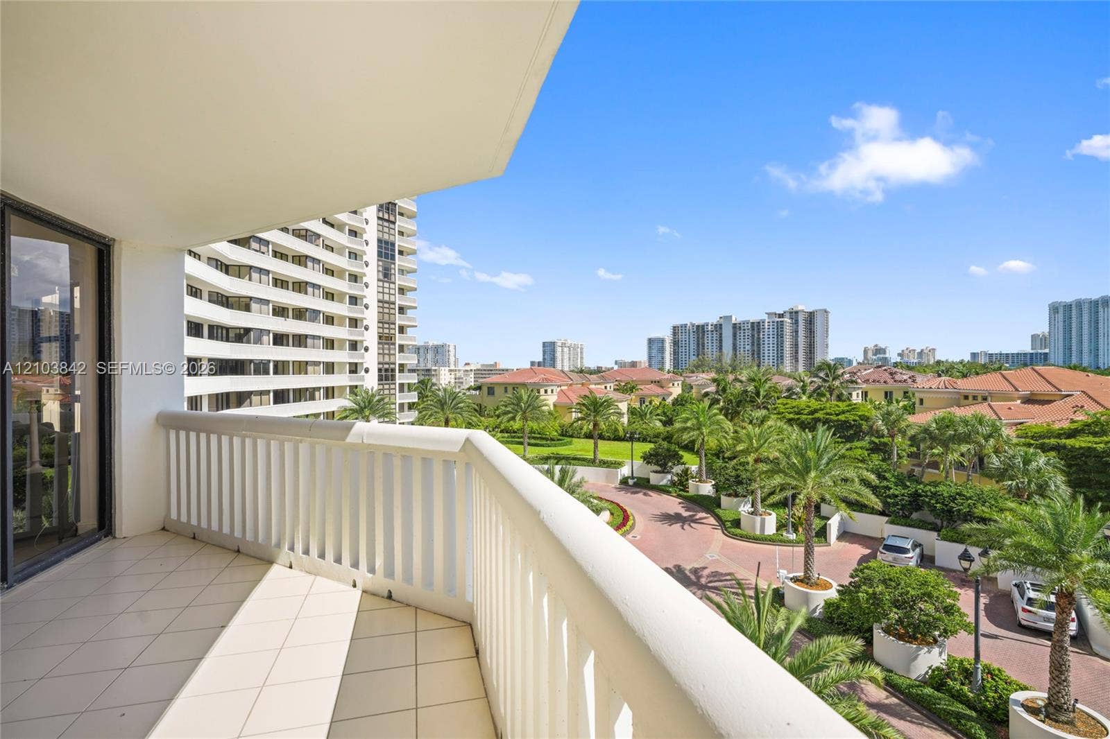 1000 W Island Boulevard, #504, Aventura, FL 33160 Photo 38