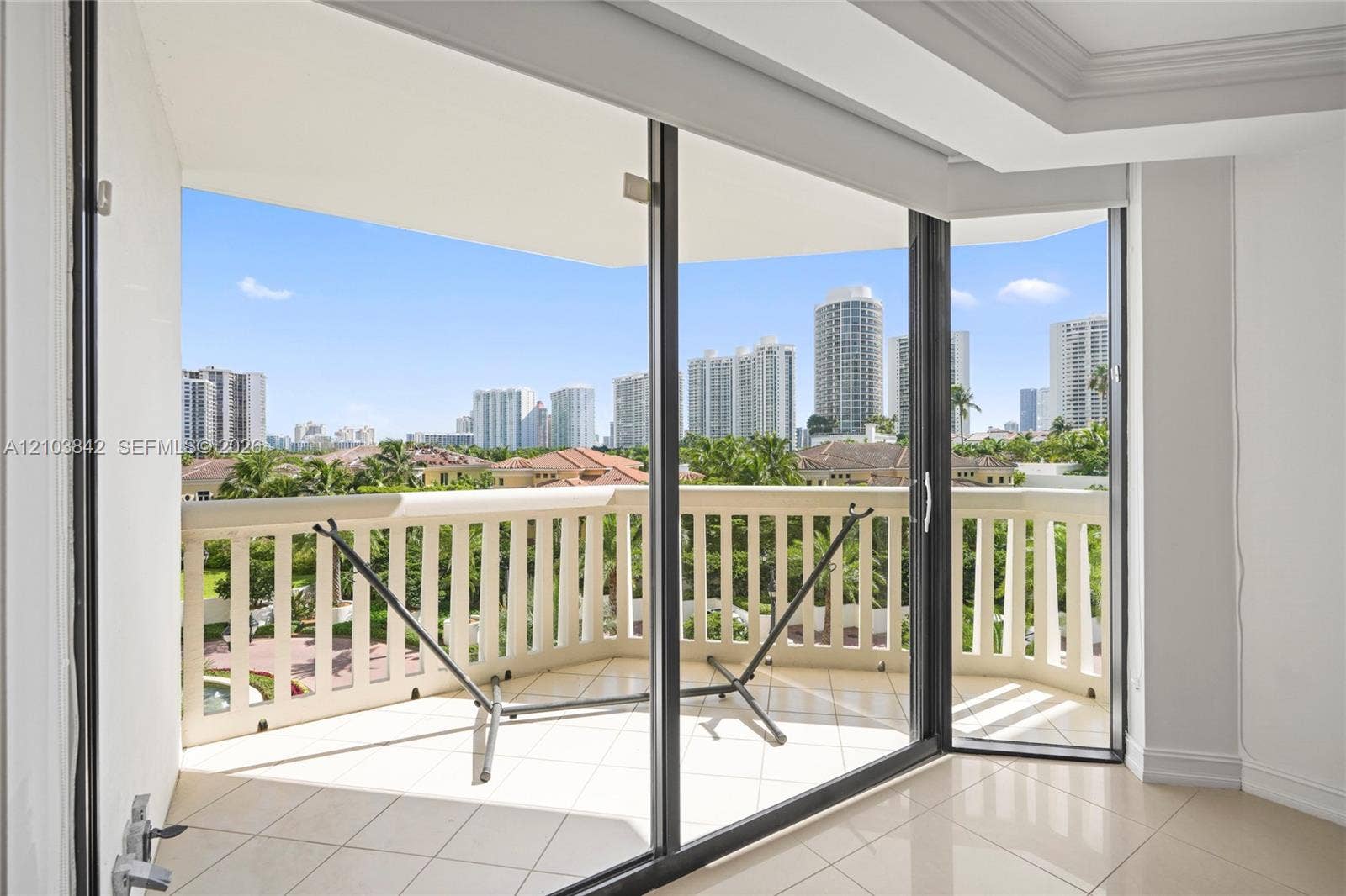 1000 W Island Boulevard, #504, Aventura, FL 33160 Photo 13