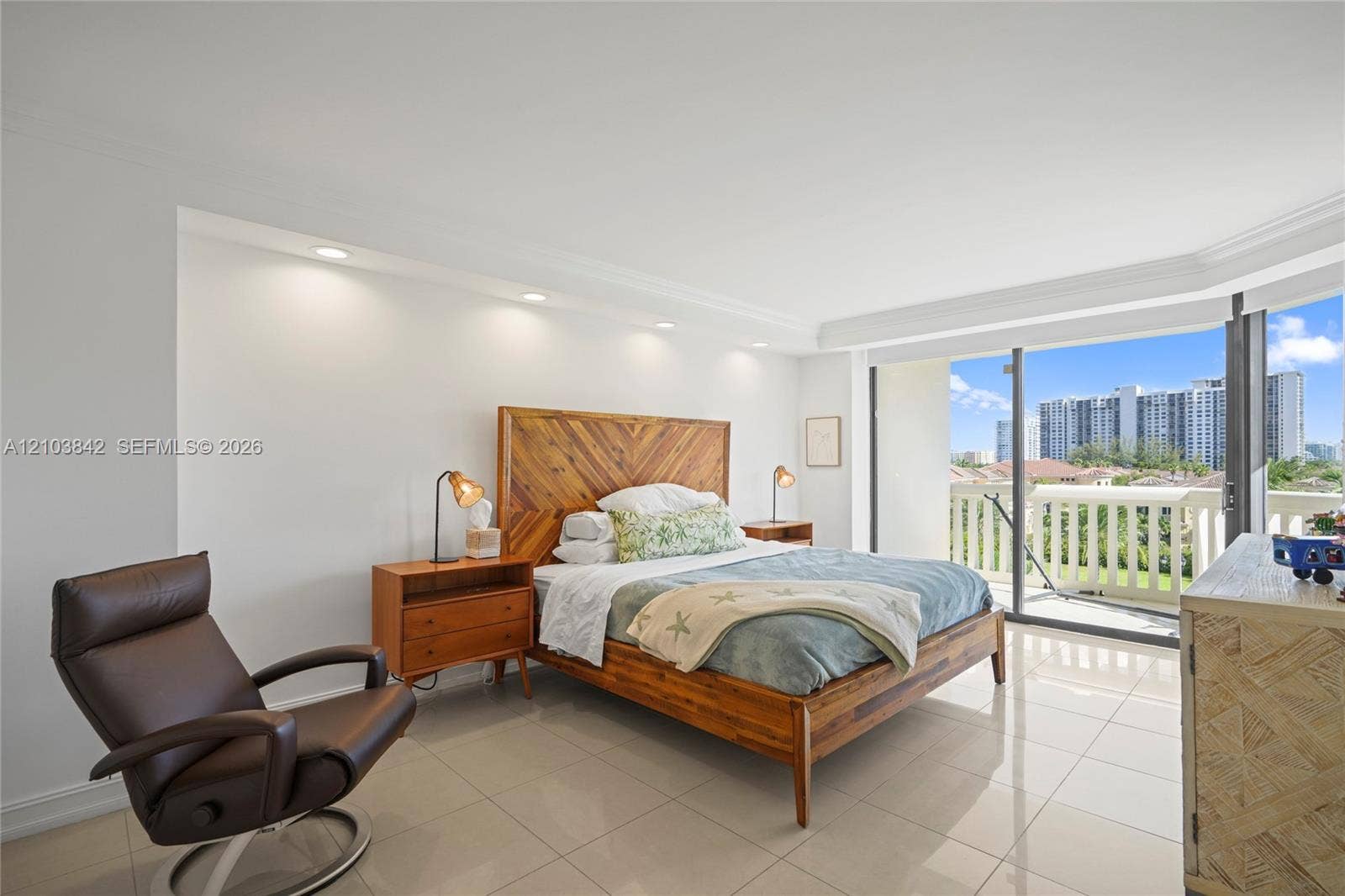 1000 W Island Boulevard, #504, Aventura, FL 33160 Photo 9