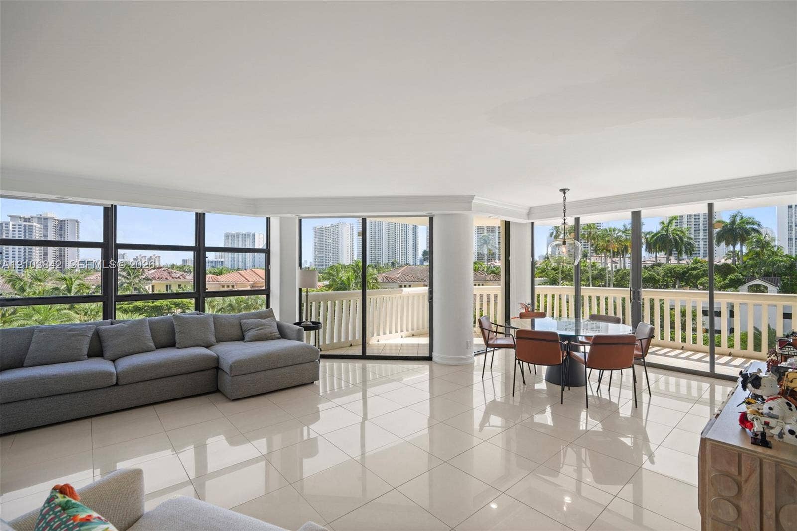 1000 W Island Boulevard, #504, Aventura, FL 33160 Photo 2