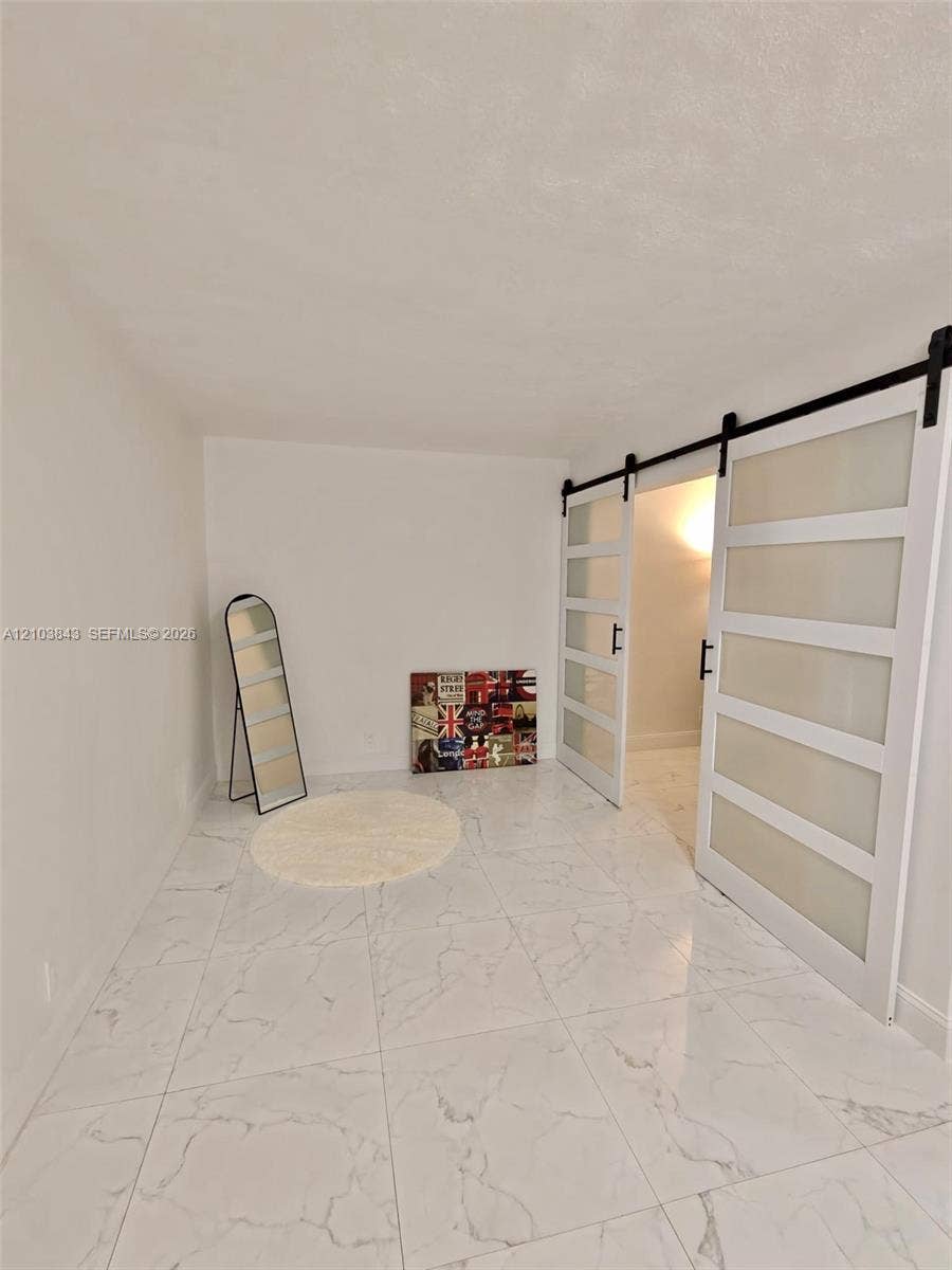 915 Jefferson Avenue, #2C, Miami Beach, Miami Beach, FL 33139 Living room
