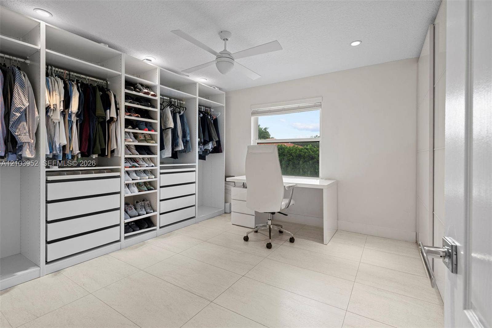 CLOSET