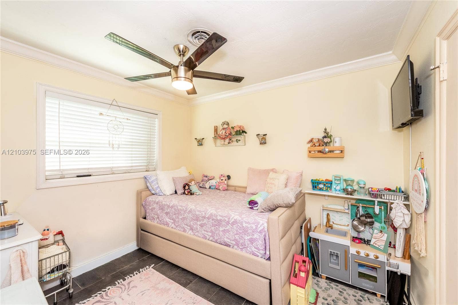 851 Caroline Circle, West Palm Beach, FL 33413 Photo 9