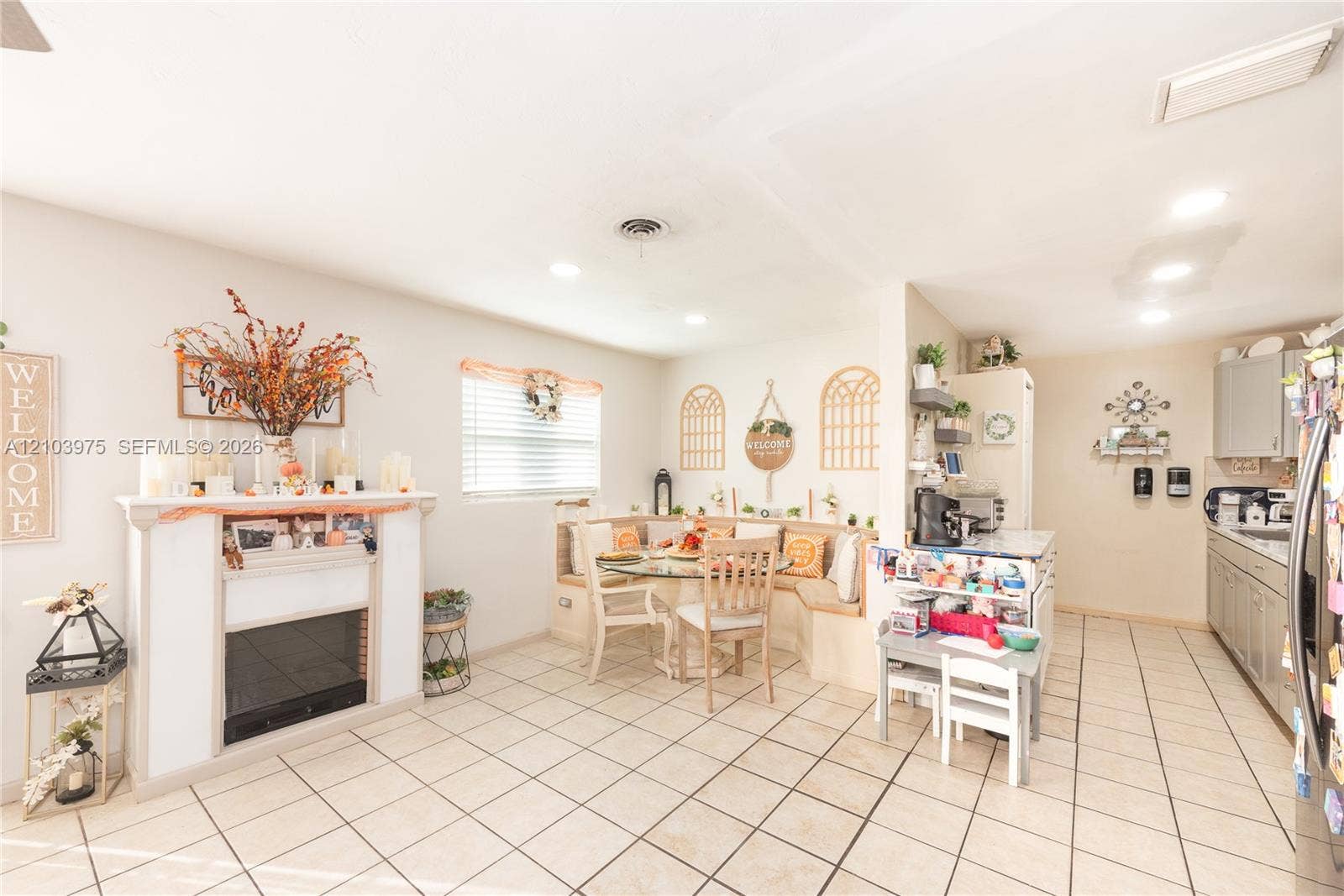 851 Caroline Circle, West Palm Beach, FL 33413 Photo 3