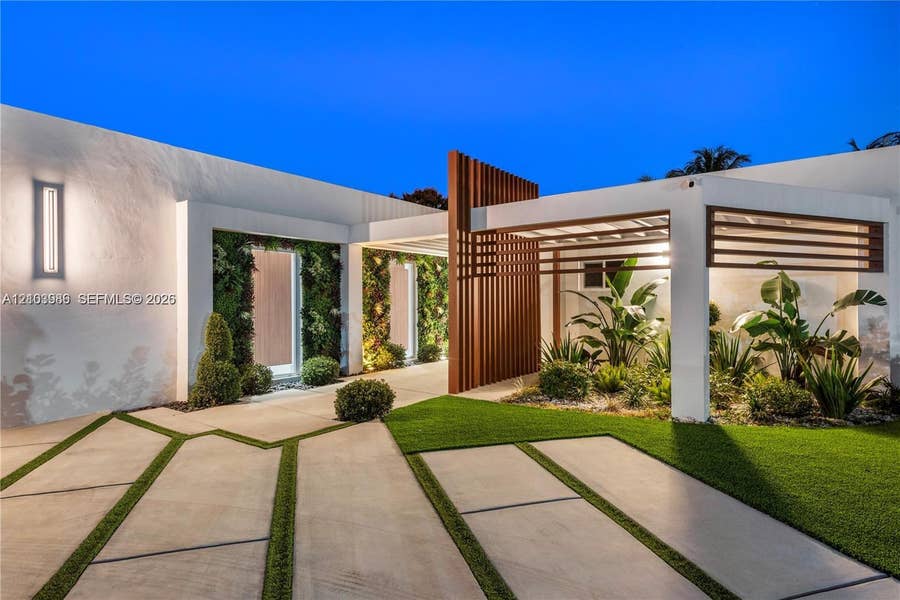 Property photo for 2406 Nassau Lane, Fort Lauderdale, FL