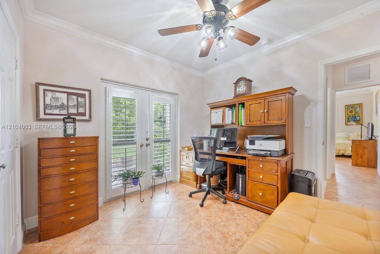 Office/Den/Bedroom