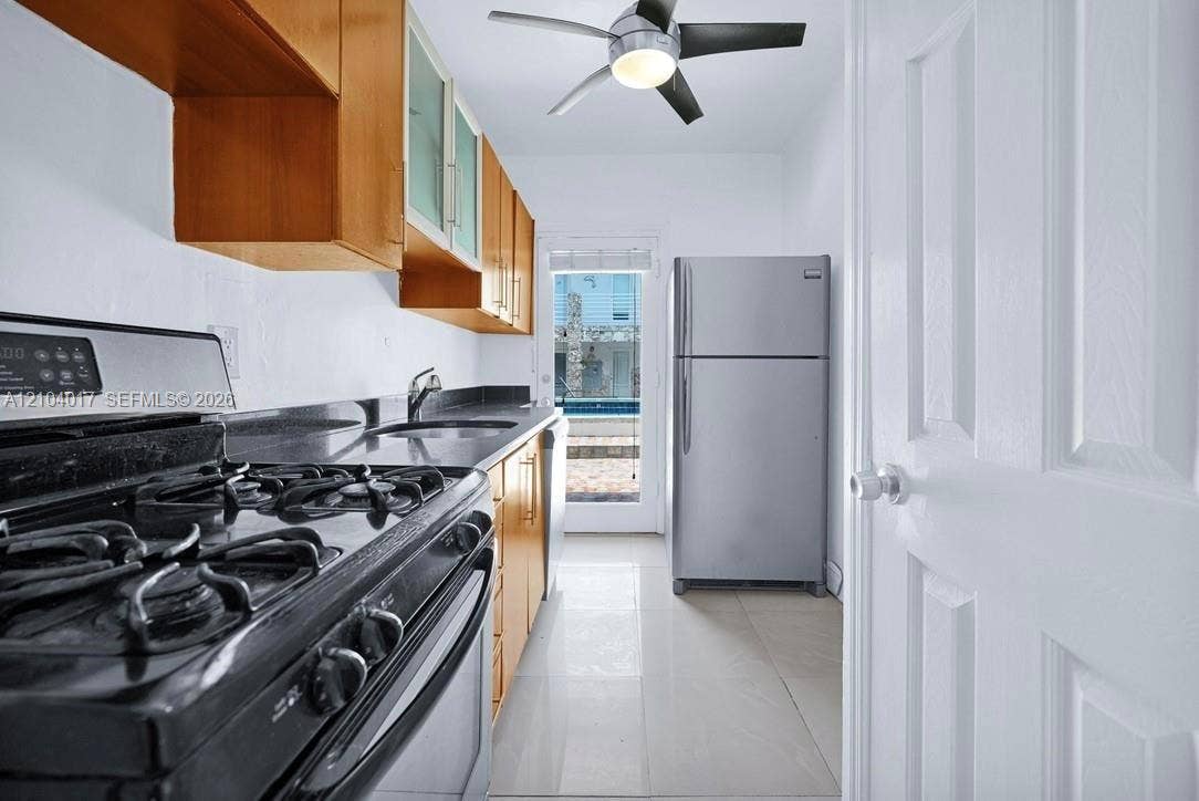 320 85th Street, #11, Miami Beach, Miami Beach, FL 33141 KITCHEN