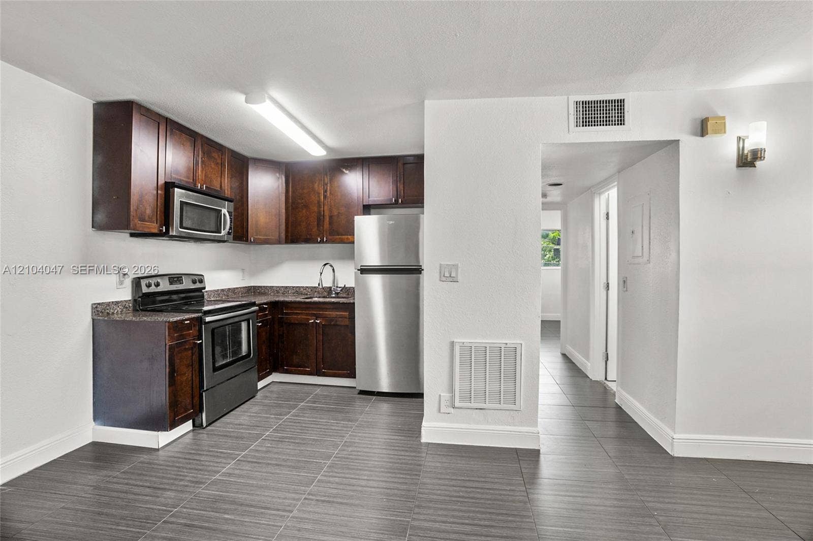 37 SW 14th Street, #18, Dania, Dania Beach, FL 33004 Photo 6