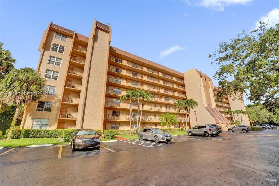 Property photo for 3001 W Rolling Hills Circle, #702, Davie, FL