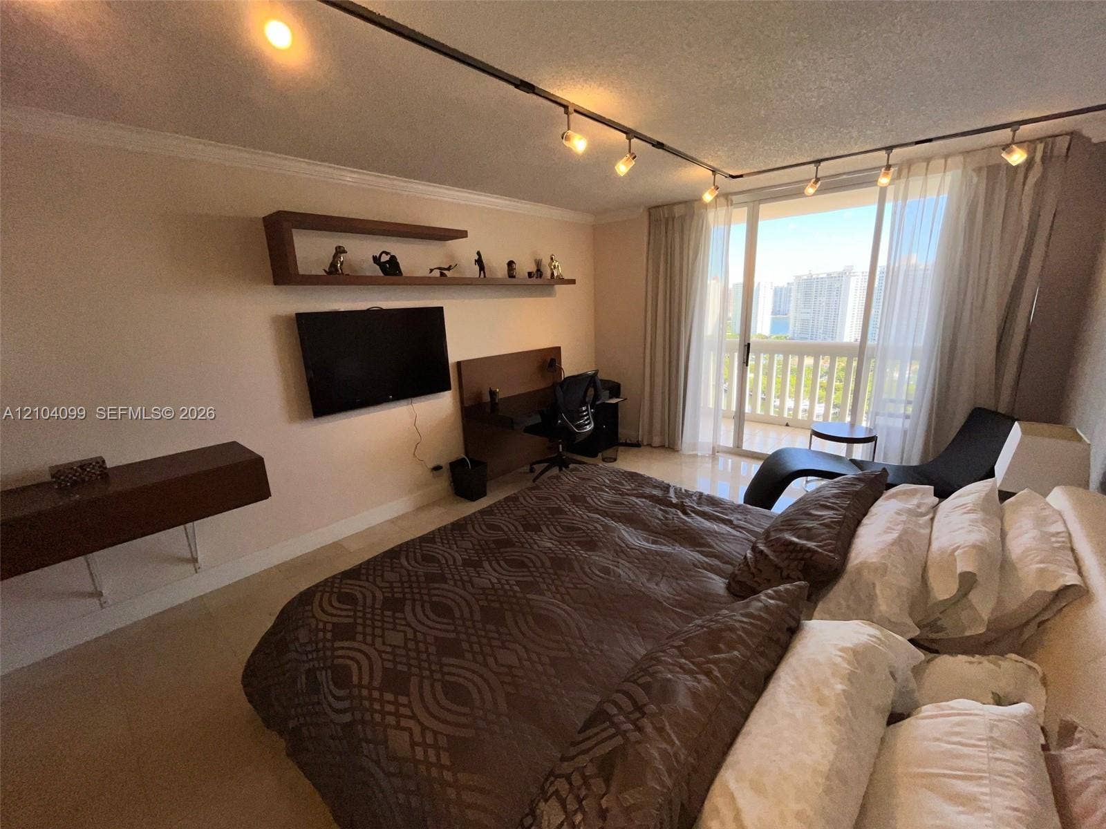 1000 W Island Boulevard, #2707, Aventura, Aventura, FL 33160 Photo 13