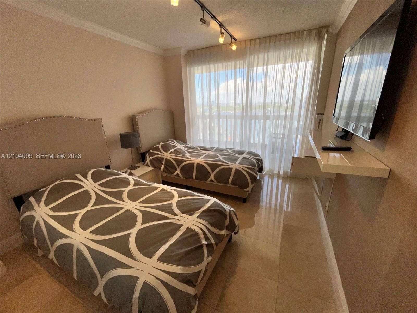 1000 W Island Boulevard, #2707, Aventura, Aventura, FL 33160 Photo 23