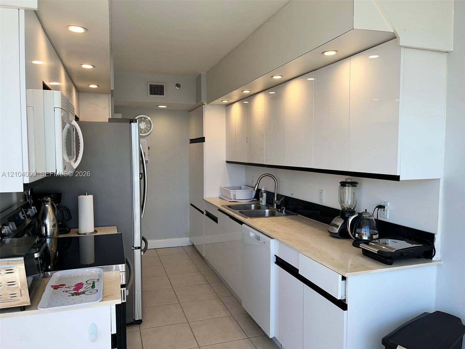 1000 W Island Boulevard, #2707, Aventura, Aventura, FL 33160 Photo 7
