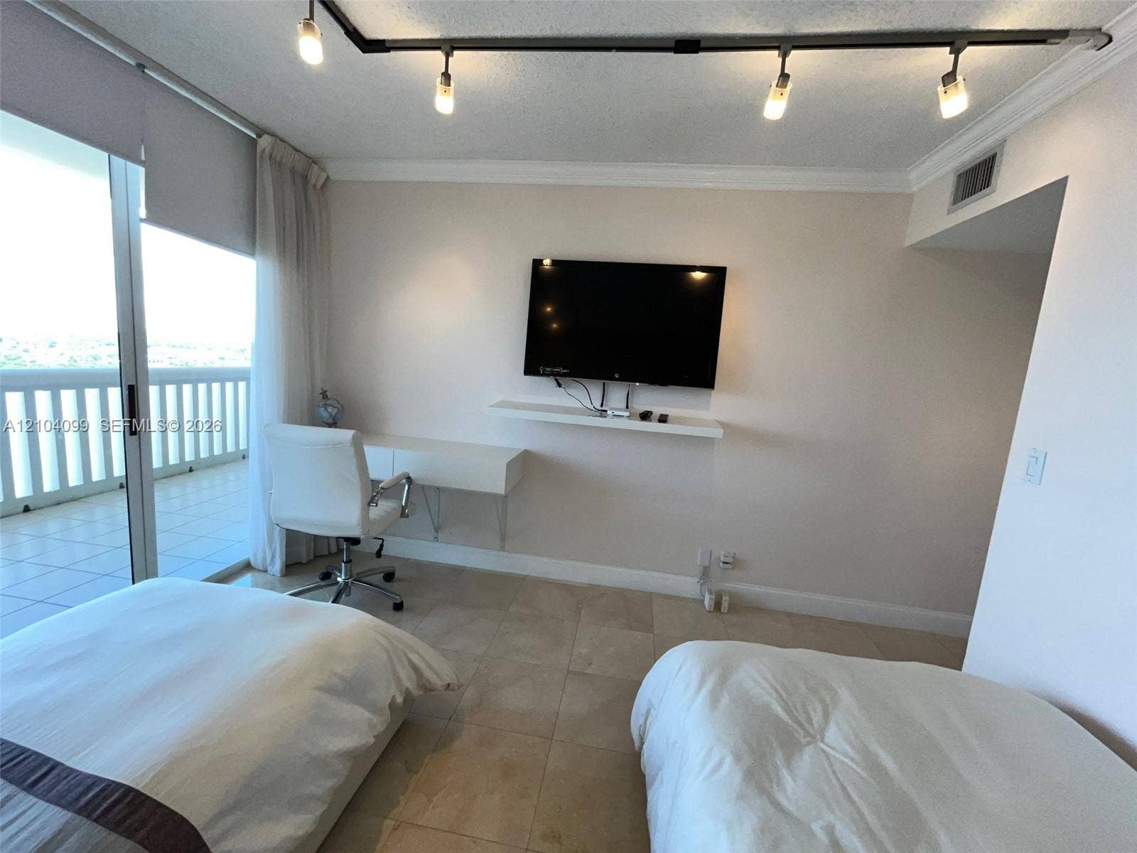 1000 W Island Boulevard, #2707, Aventura, Aventura, FL 33160 Photo 26